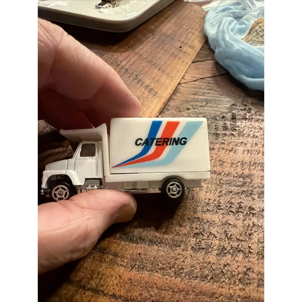 Toy Food Catering Truck * Airport Exclusive Unbranded 1:64 Scale Car